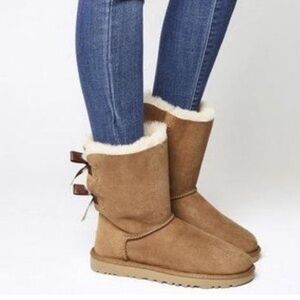 UGG Chestnut Bailey Bow Women’s 7
